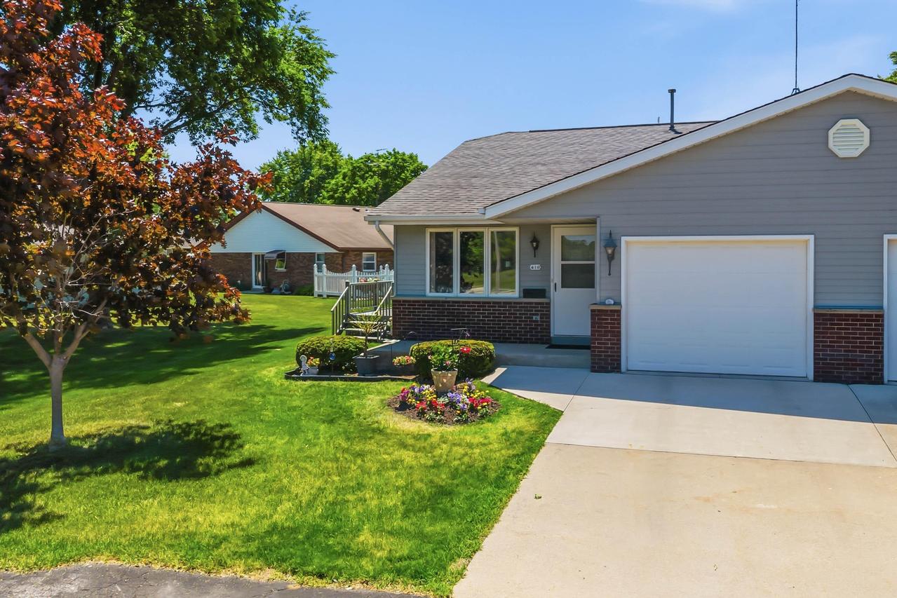 410 N 12th St, Oostburg, WI 53070