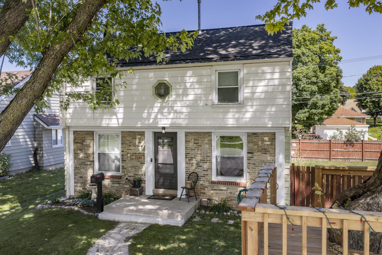 2144 S 108th St, West Allis, WI 53227