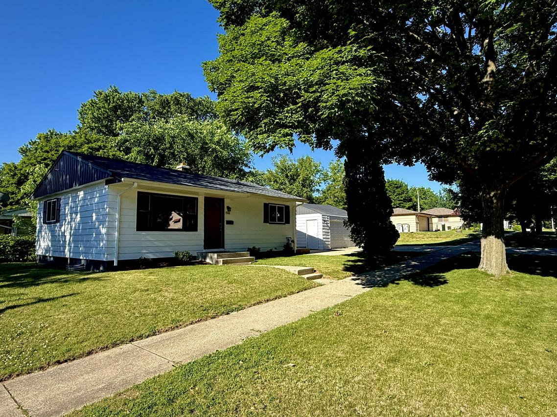 7009 W Carmen Ave, Milwaukee, WI 53218