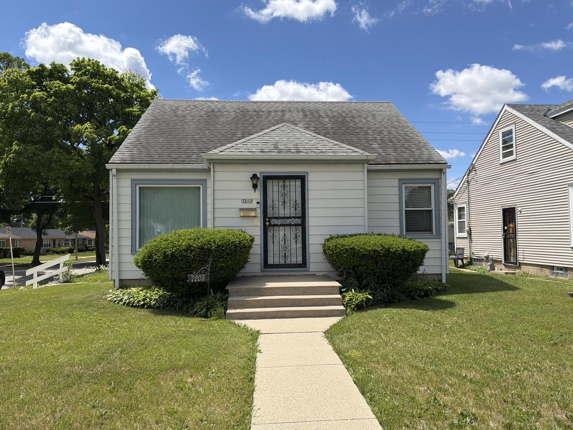 7203 W Hampton Ave, Milwaukee, WI 53218