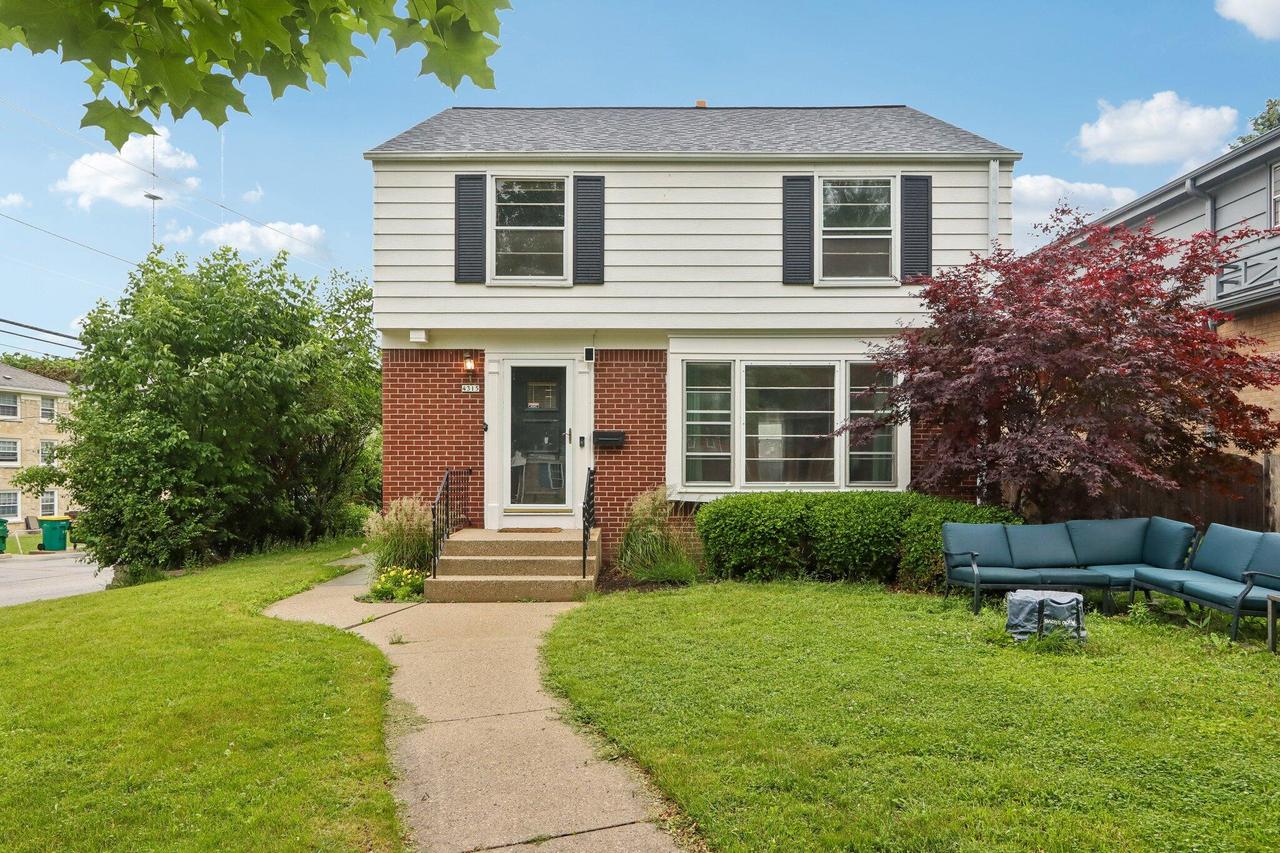 4315 N Wildwood Ave, Shorewood, WI 53211