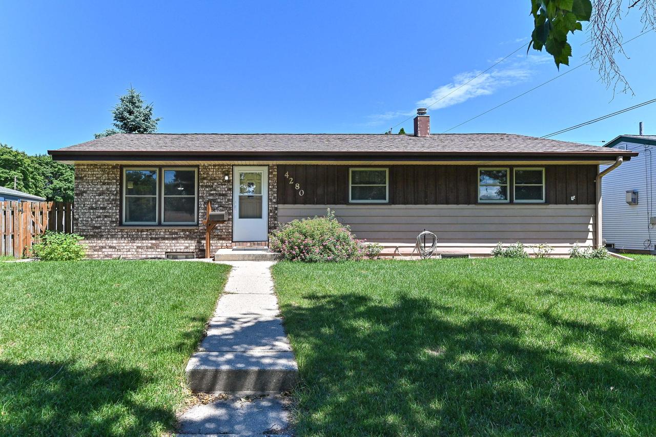 4280 S Pennsylvania Ave, Saint Francis, WI 53235