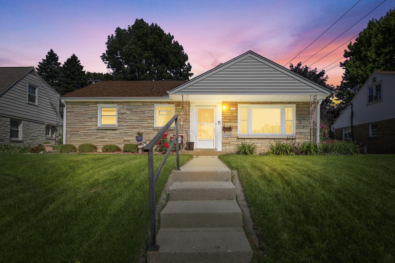 4310 W Anthony Dr, Greenfield, WI 53219