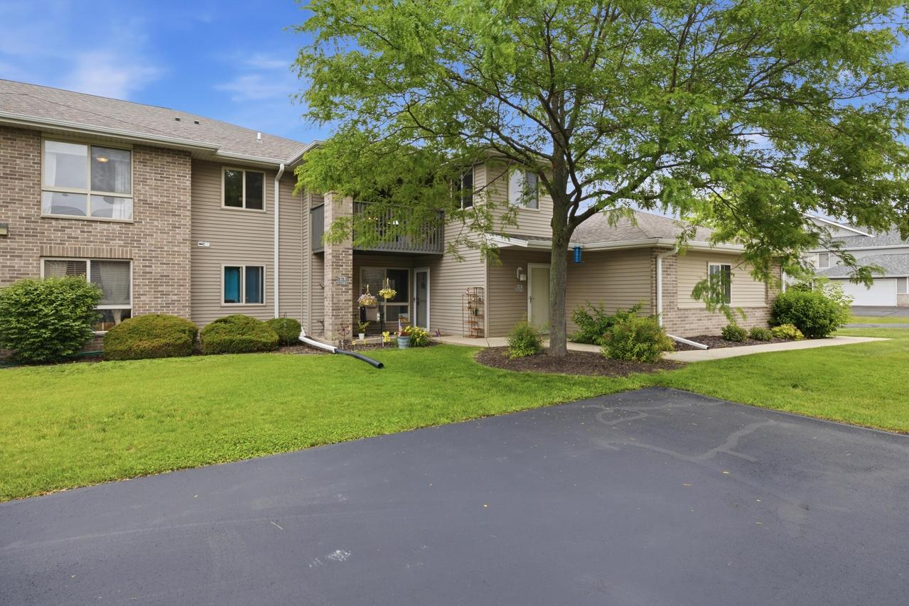 N161W20726 Kami Ln, Jackson, WI 53037
