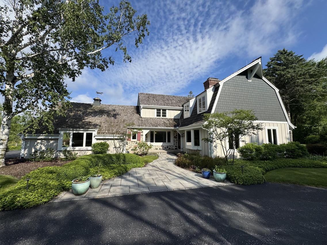 10295 N Range Line Ct, Mequon, WI 53092