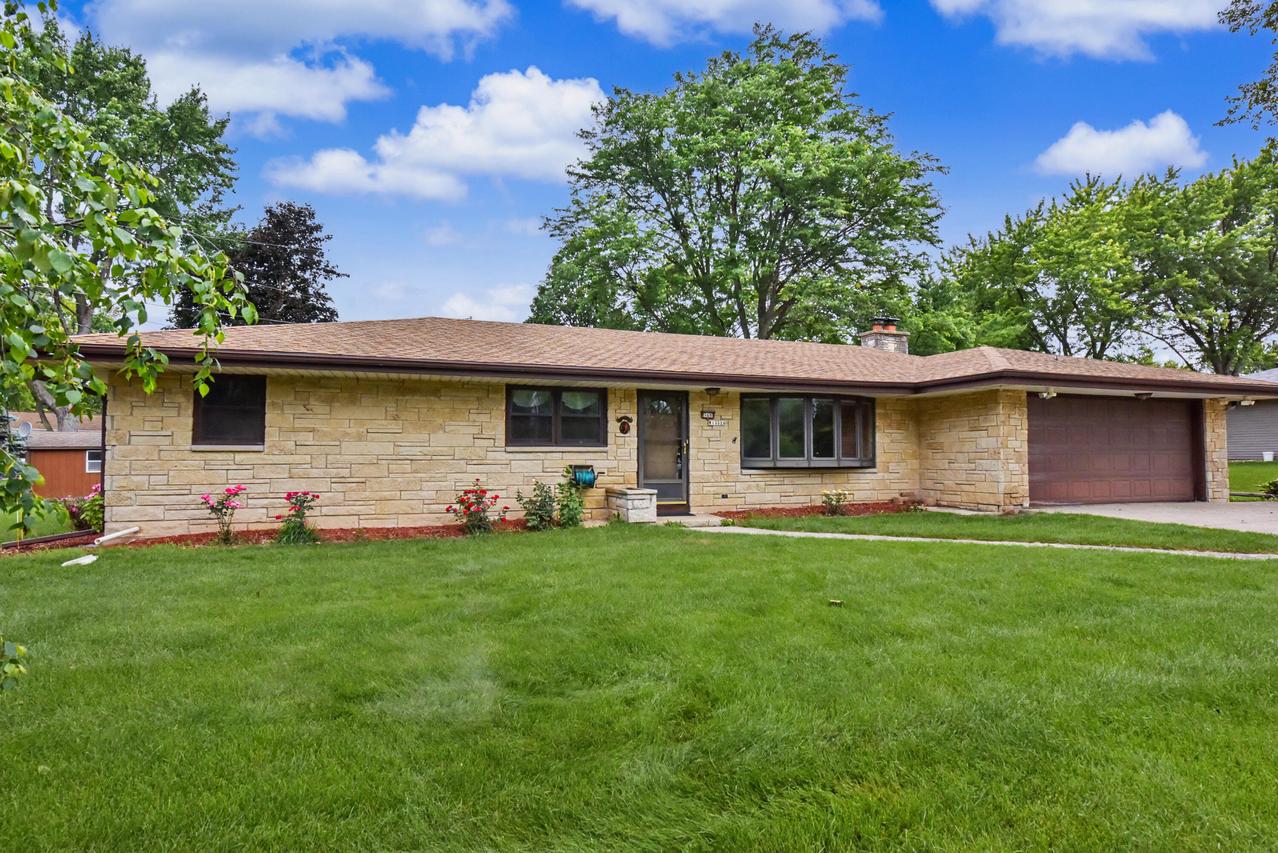 S68W13026 Bristlecone Ln, Muskego, WI 53150
