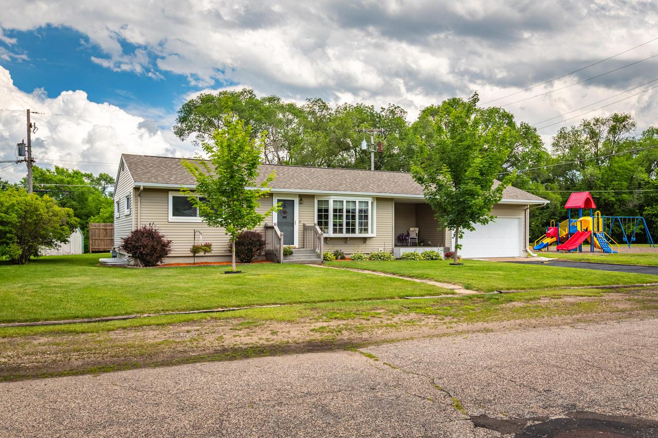 2524 2nd Ave, Campbell, WI 54603