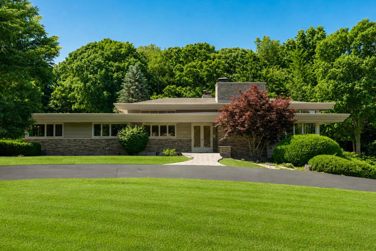 6725 Brook Rd, Caledonia, WI 53126
