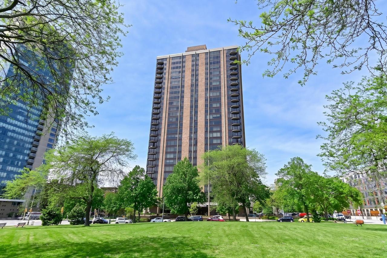 929 N Astor St #403, Milwaukee, WI 53202