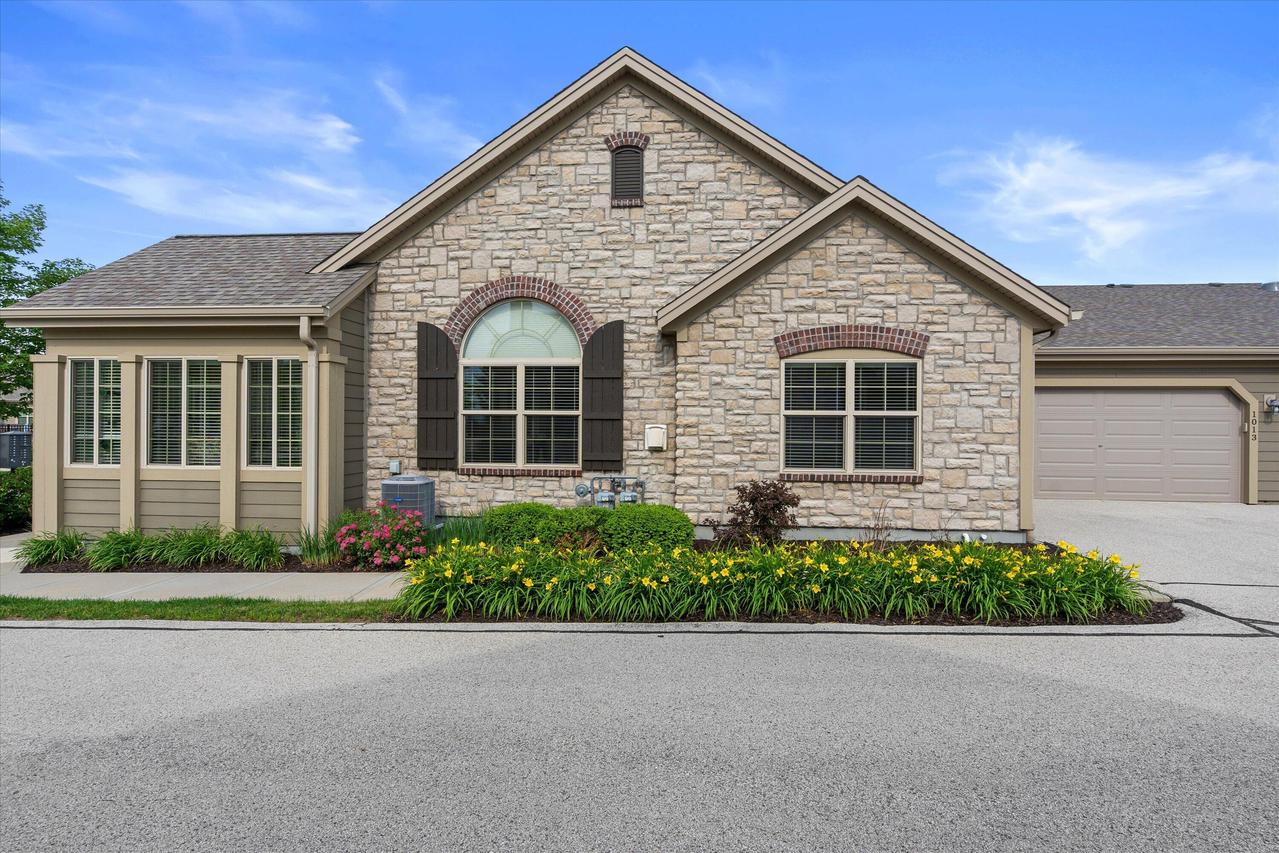 1013 Ann Marie Way, Oconomowoc, WI 53066