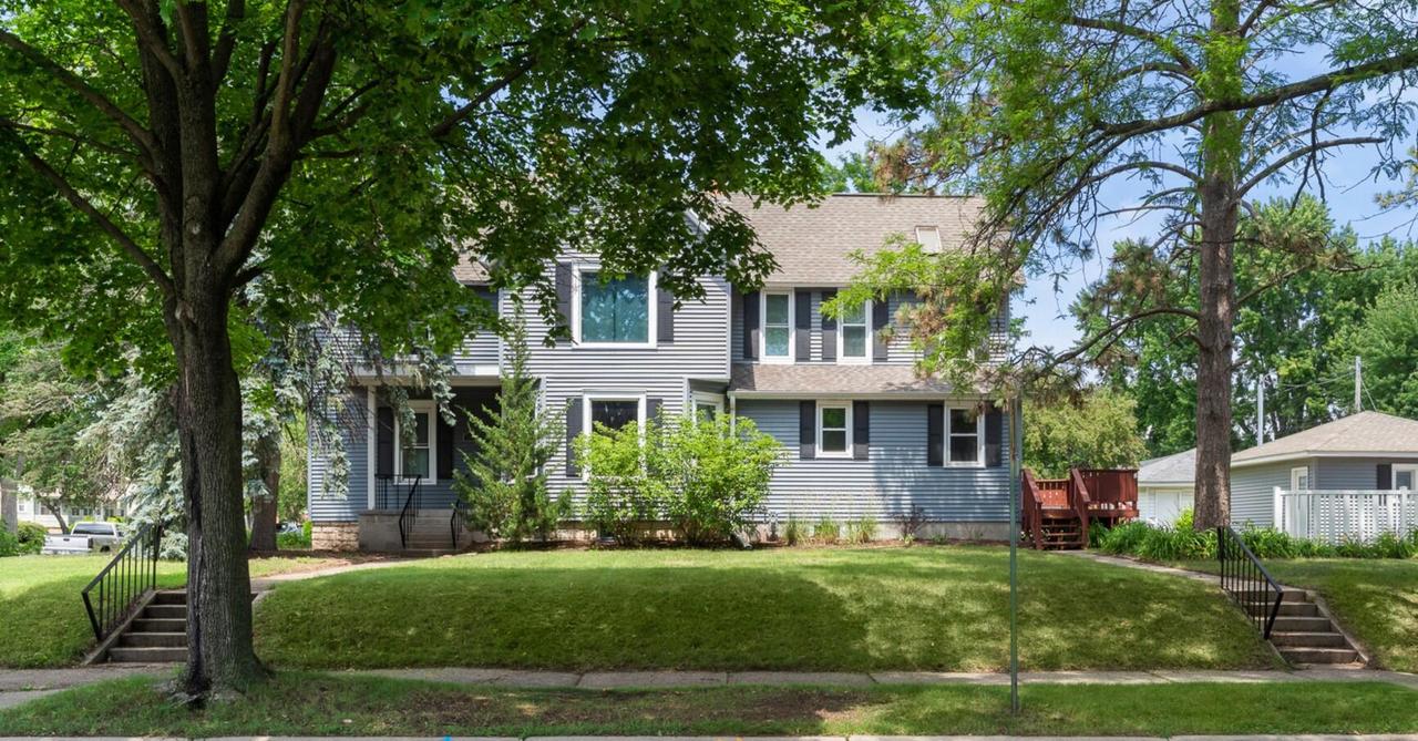 2005 State St, La Crosse, WI 54601