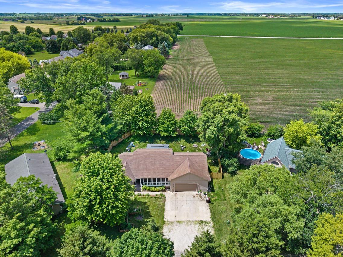 N6515 Aspen Rd, Sugar Creek, WI 53121