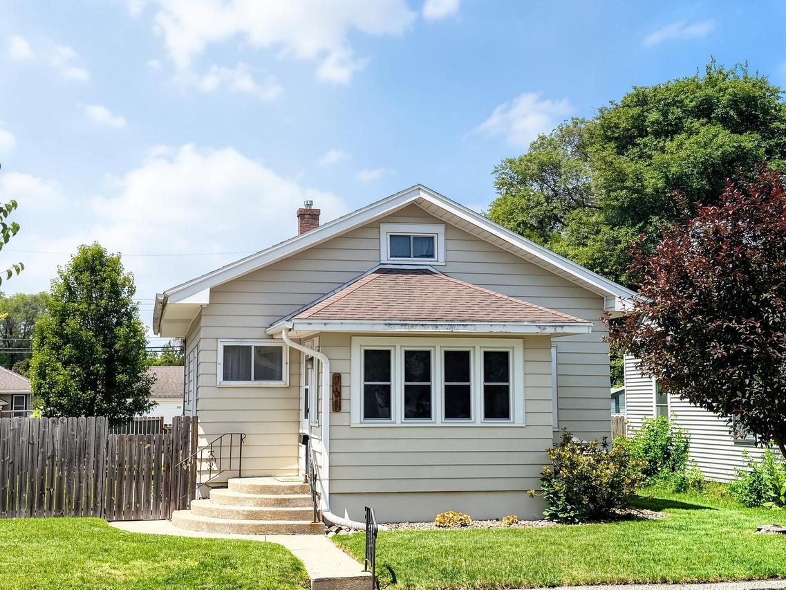 761 24th St, La Crosse, WI 54601