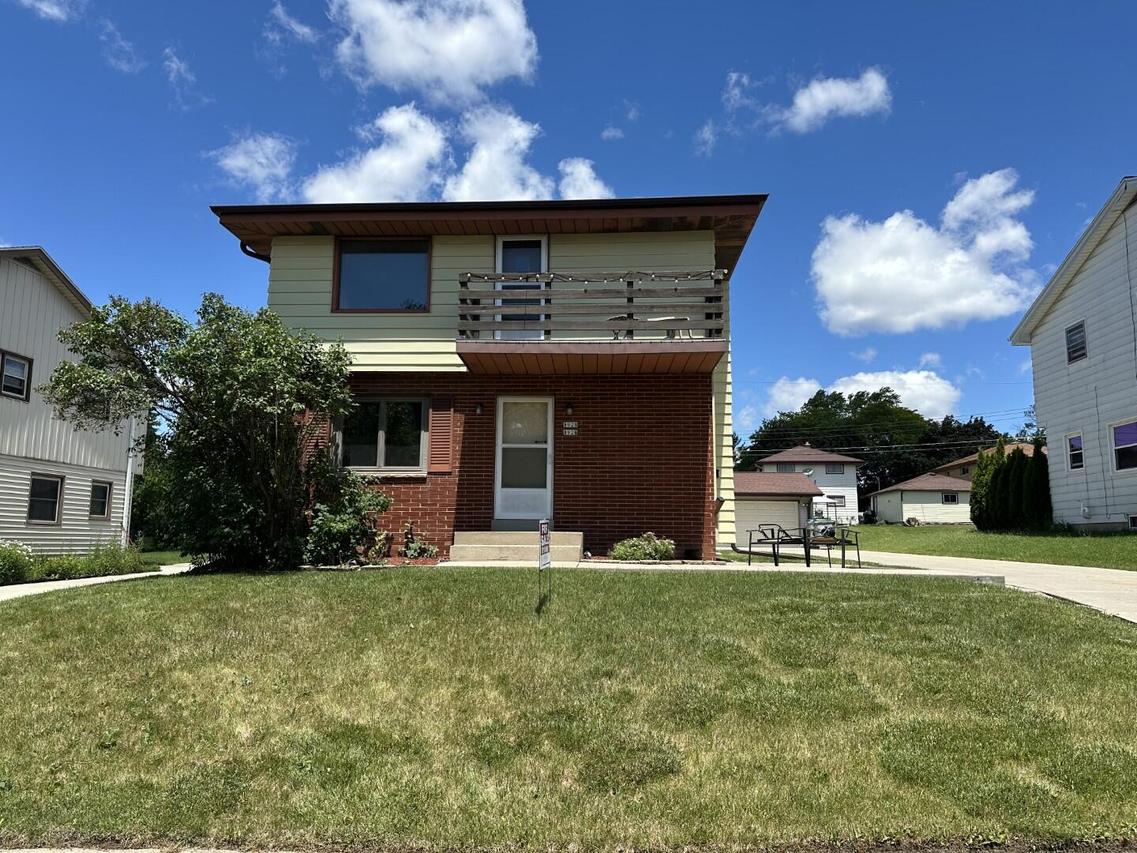 8926 W Tripoli Ave, Milwaukee, WI 53228