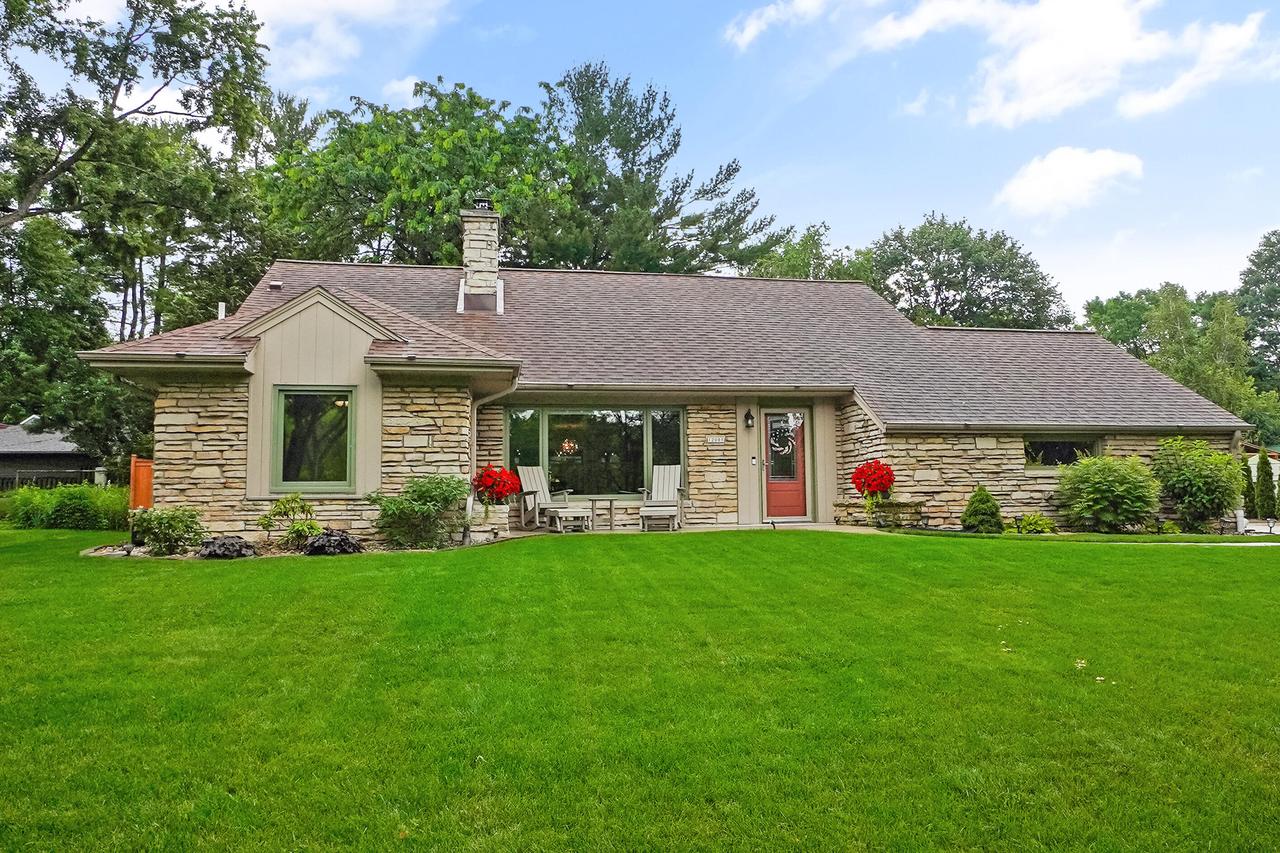 12001 W Underwood Pkwy, Wauwatosa, WI 53226
