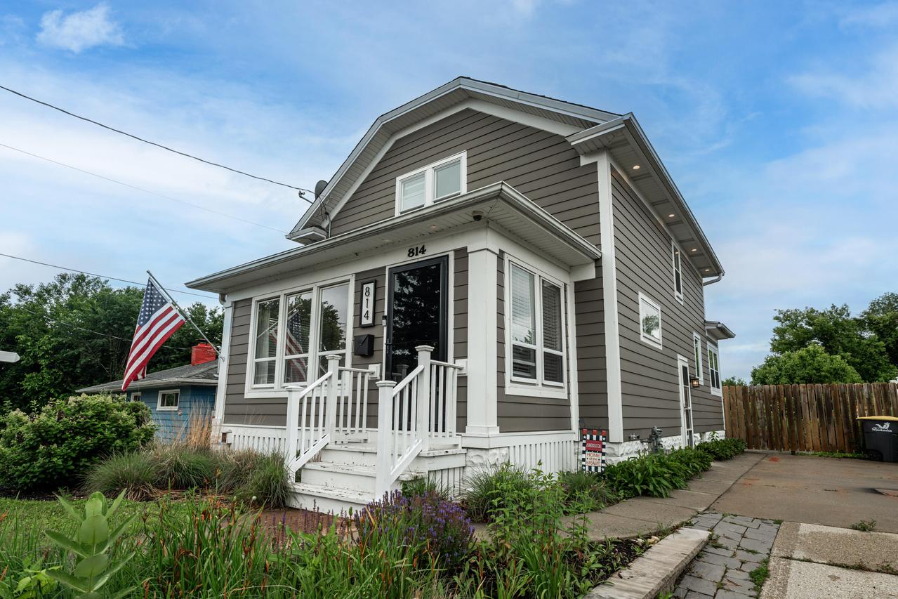 814 Buena Vista, Waukesha, WI 53188