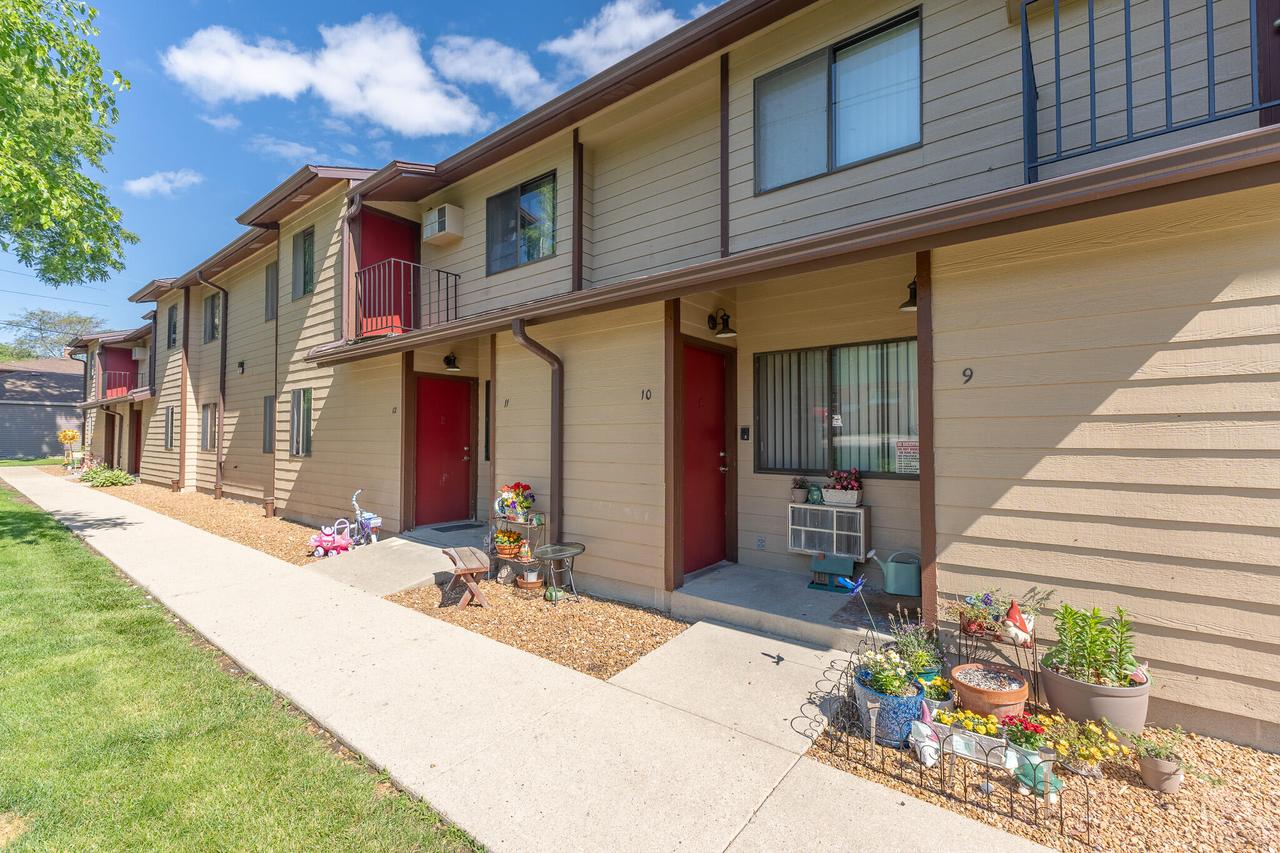 4042 S Pine Ave, Milwaukee, WI 53207