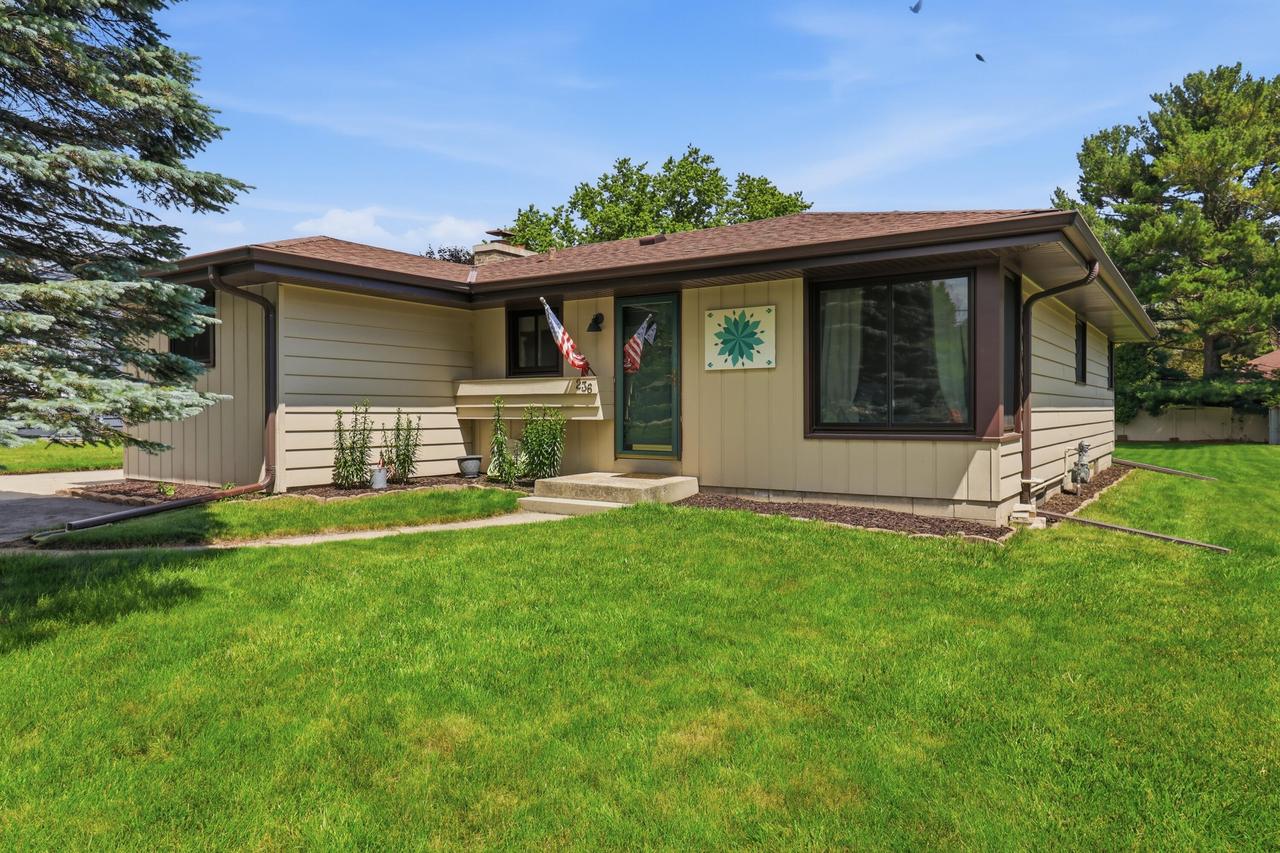 236 4 Mile Rd, Caledonia, WI 53402