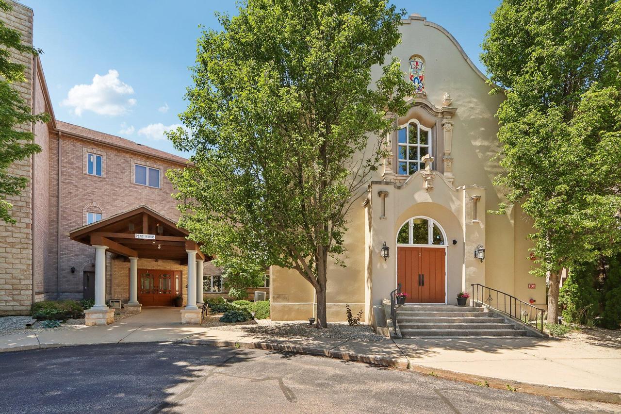 N51W34861 Wisconsin Ave #3112, Oconomowoc, WI 53069