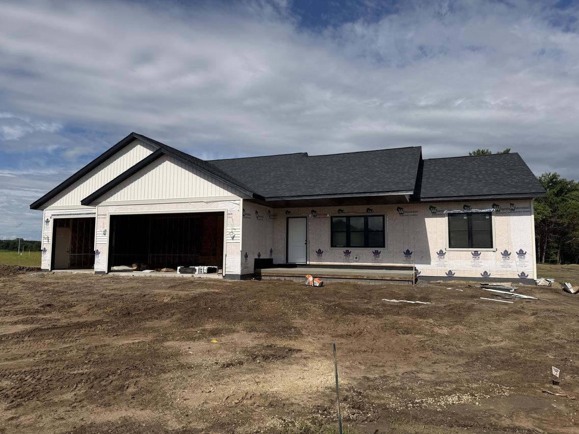 1140 American Dr, Holmen, WI 54636