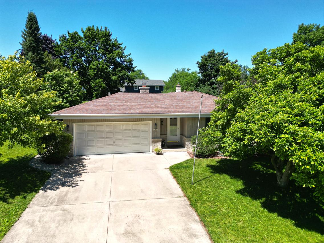 10520 W Monastery Dr, Franklin, WI 53132
