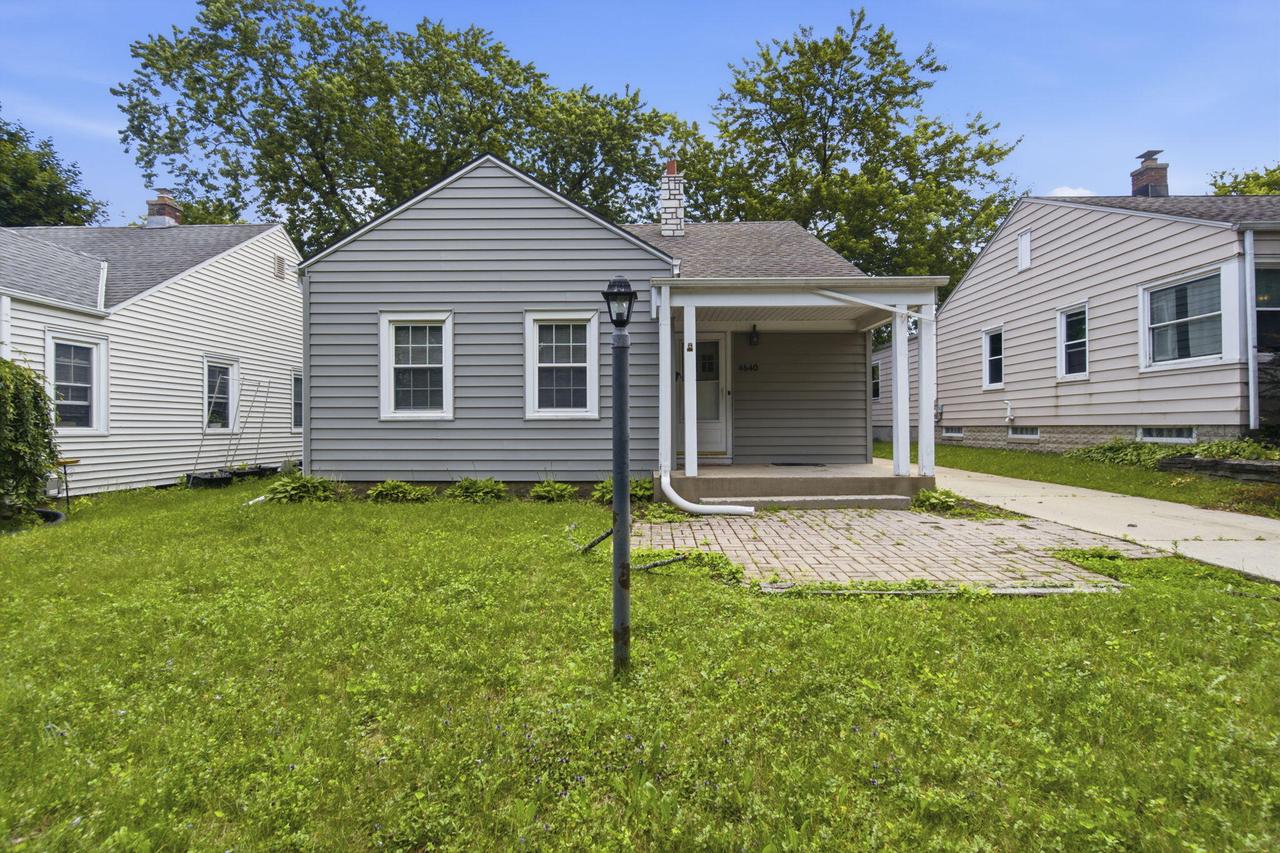 4640 N Woodruff Ave, Whitefish Bay, WI 53211