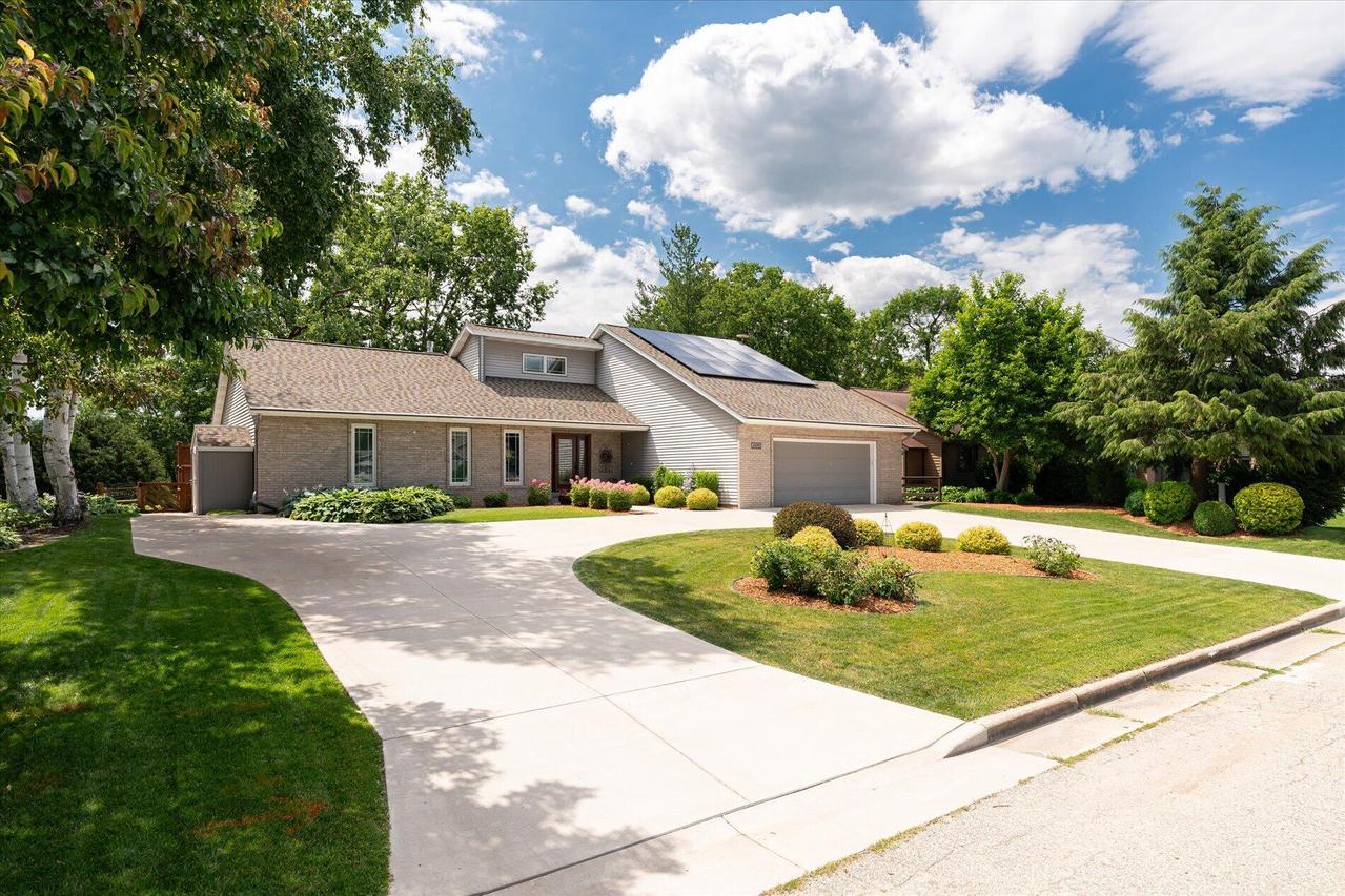 2529 Baumgartner Dr, Campbell, WI 54603