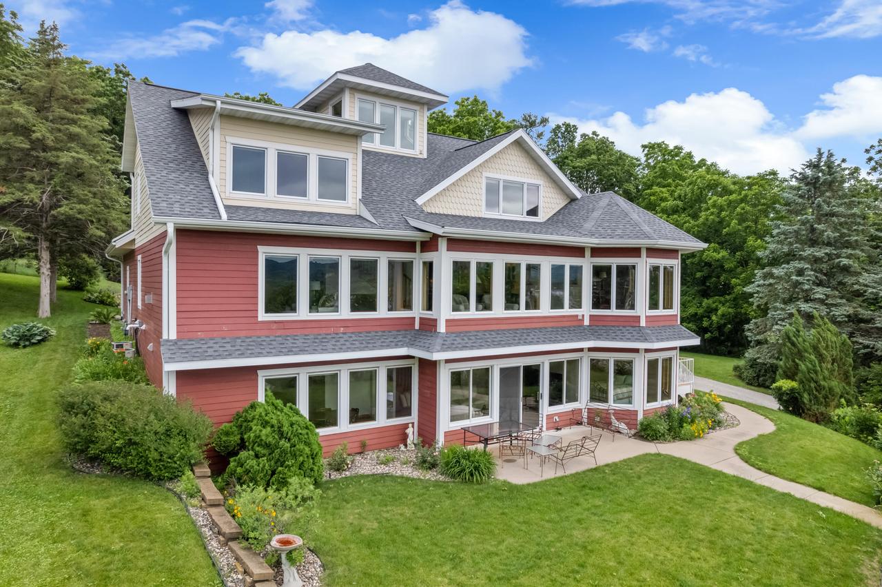 24610 3rd St, Trempealeau, WI 54661