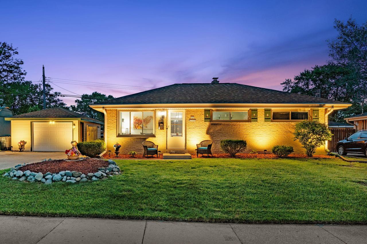 N89W15350 Cleveland Ave, Menomonee Falls, WI 53051