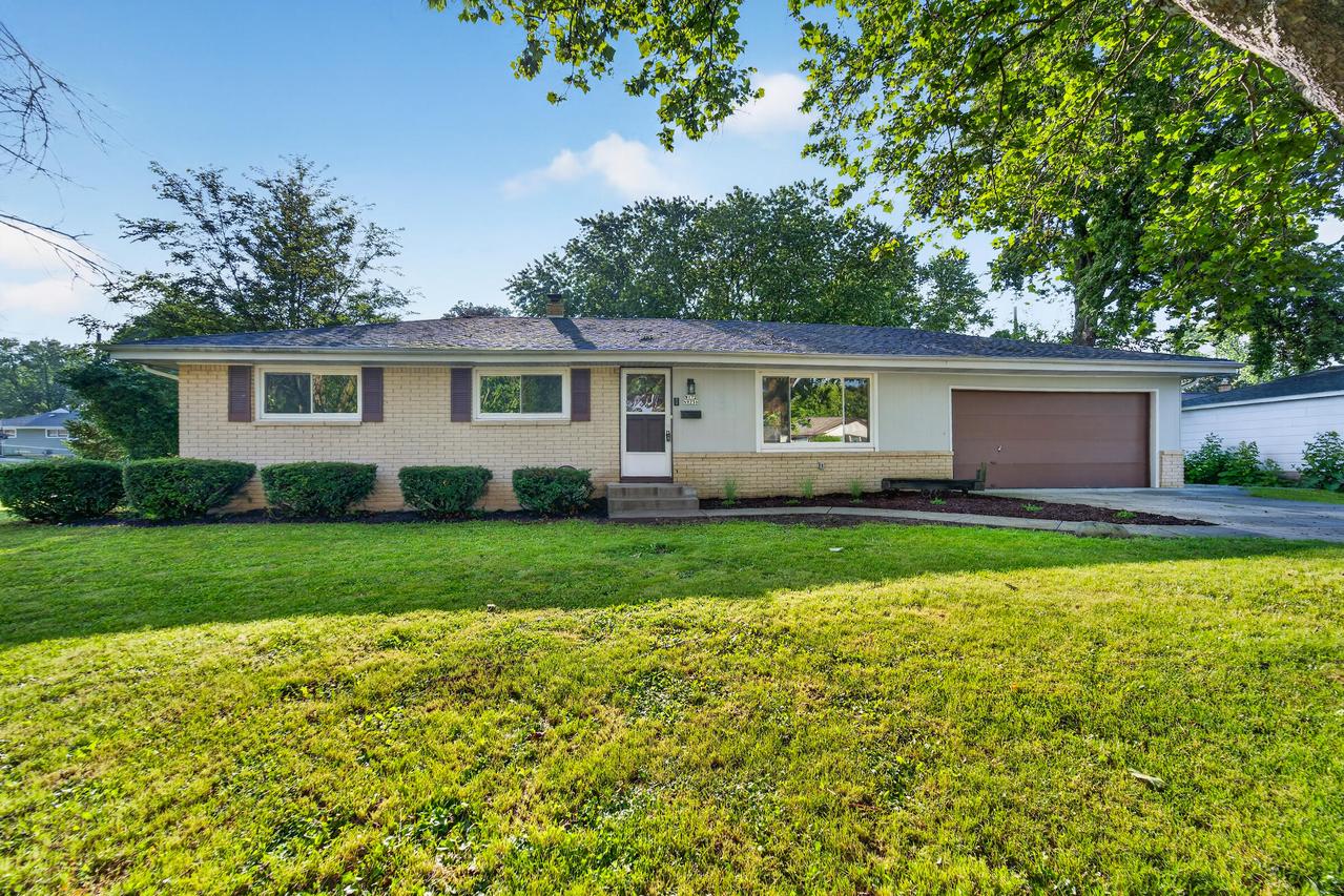 W172N9256 Shady Ln, Menomonee Falls, WI 53051