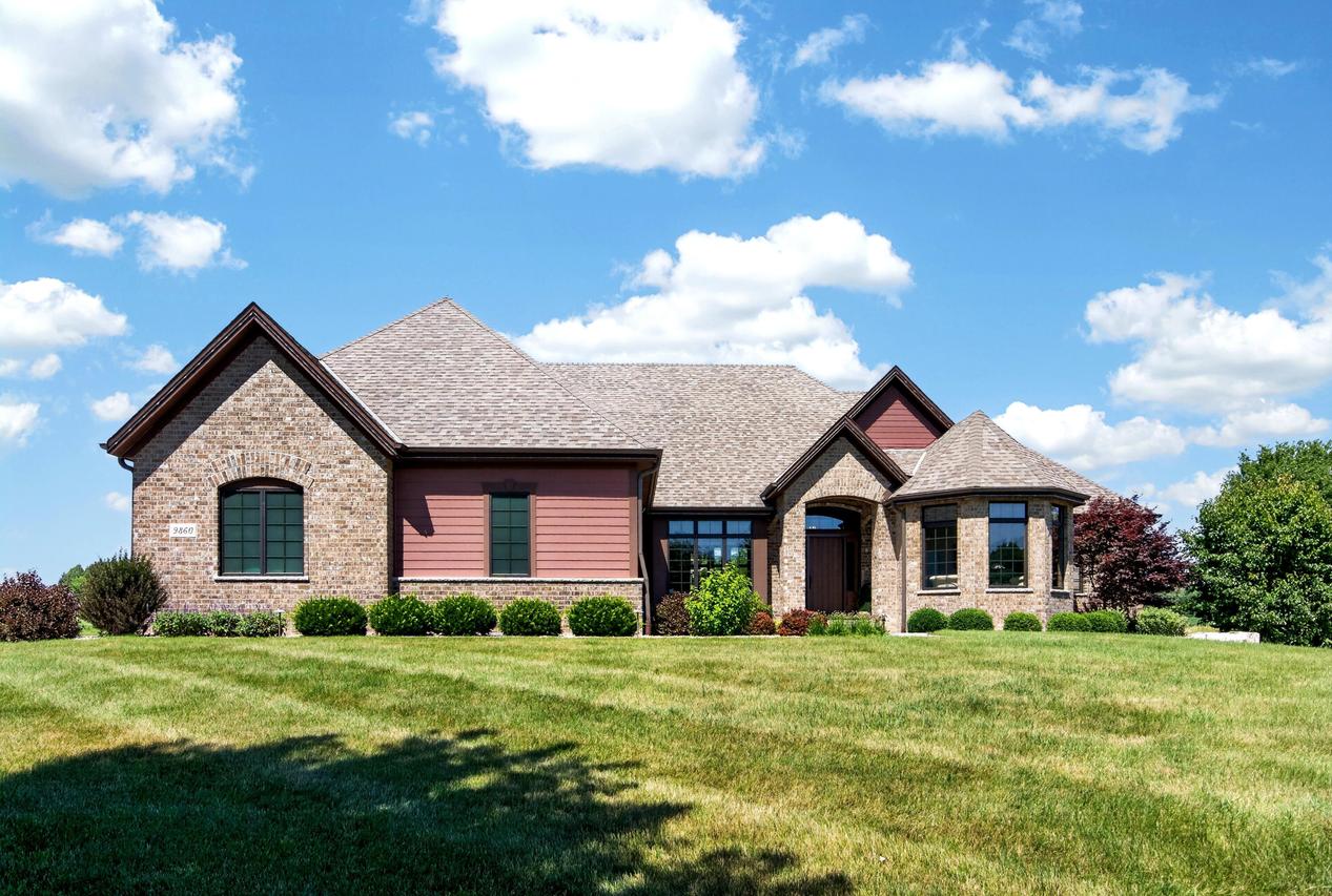 9860 Stonegate Rd, Cedarburg, WI 53012