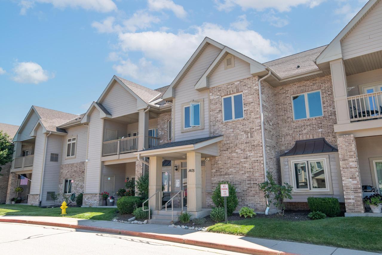 1405 Gabriel Dr #108, Waukesha, WI 53188