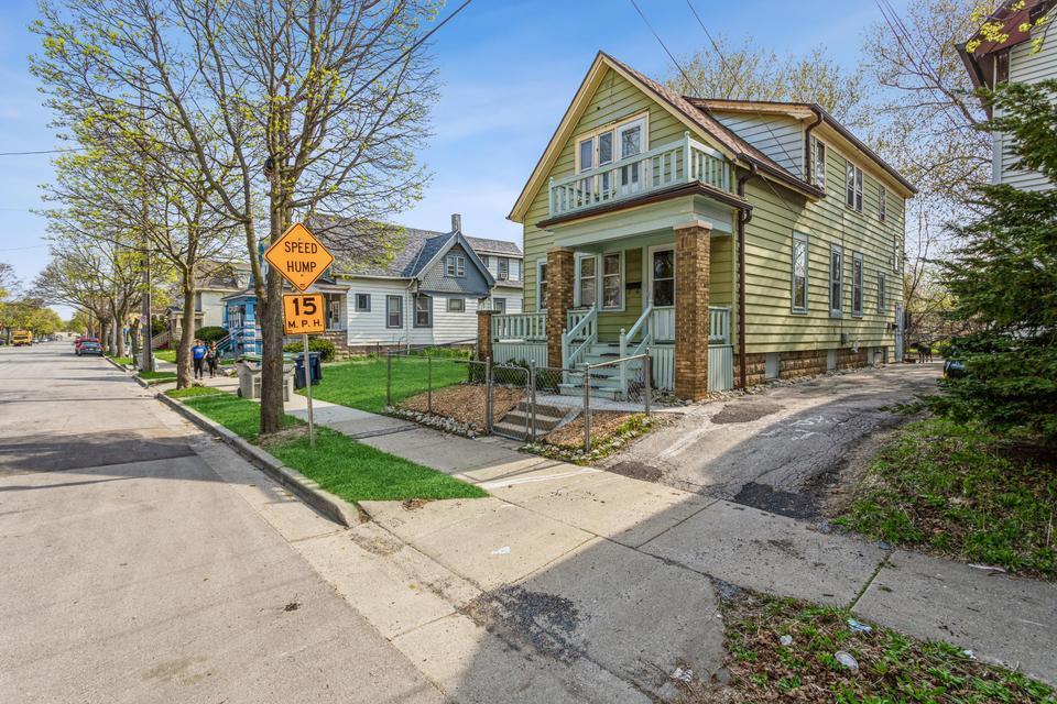 2832 N 12th St #A, Milwaukee, WI 53206