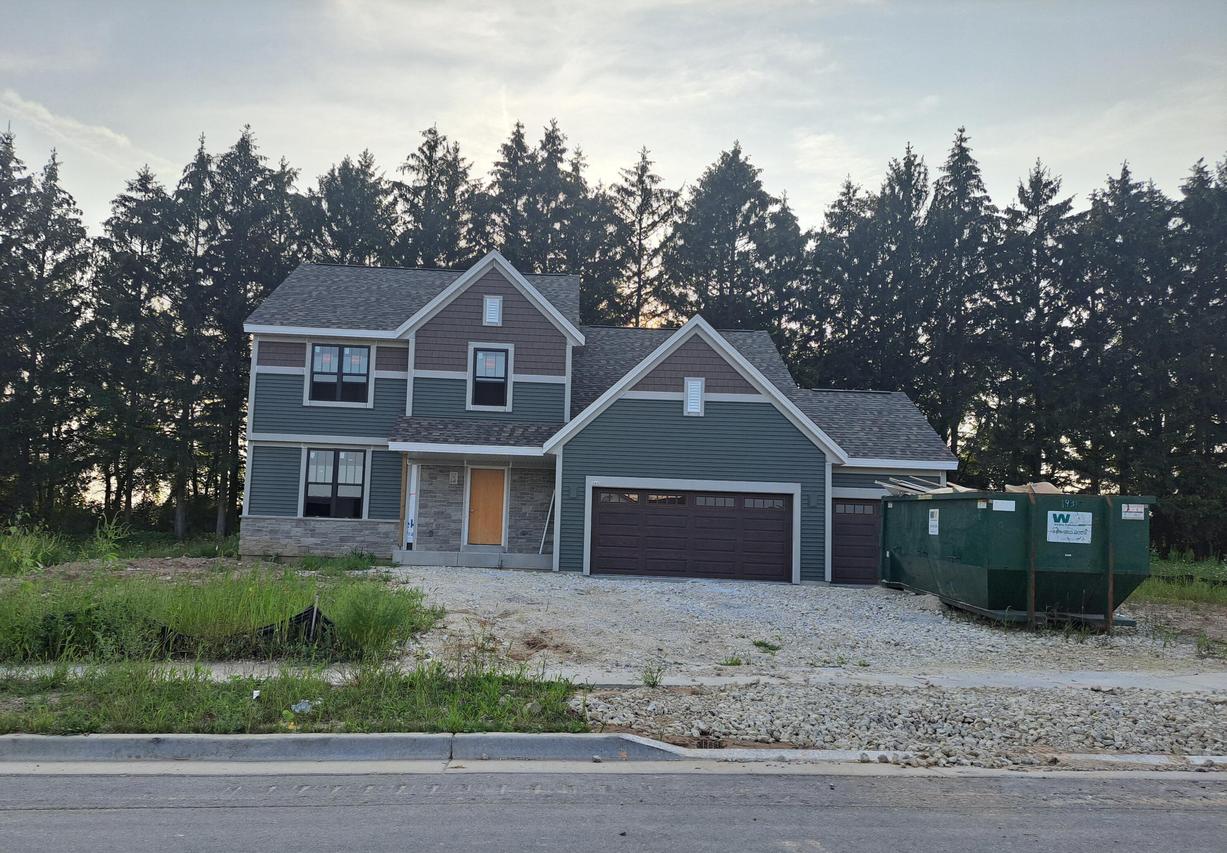 585 Hawks Ridge, Grafton, WI 53024