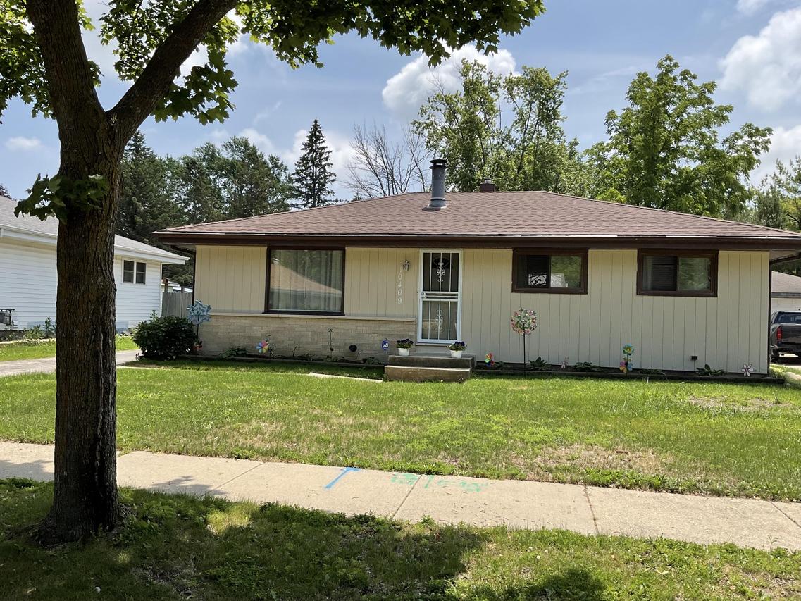 10409 W Villa Ave, Milwaukee, WI 53224
