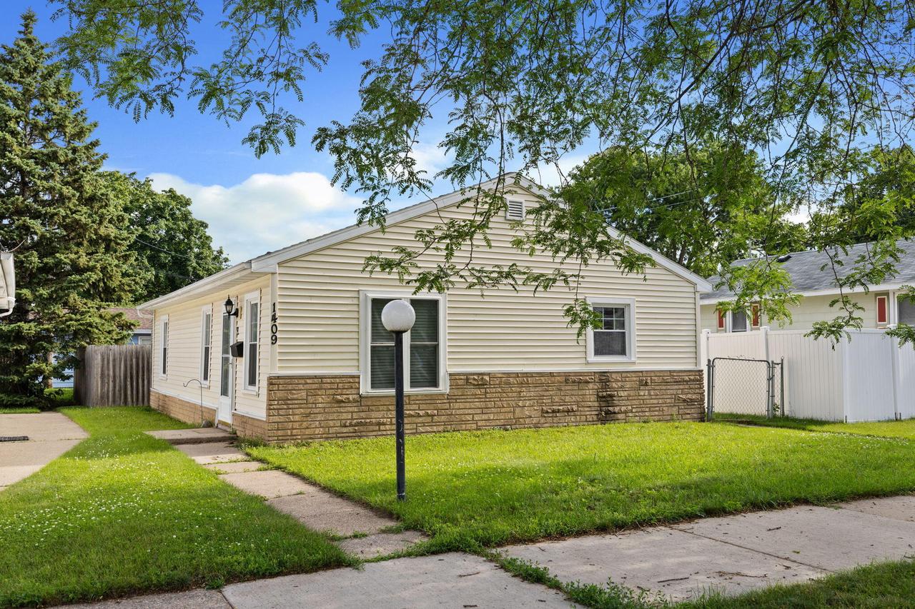 1409 N Salem Rd, La Crosse, WI 54603