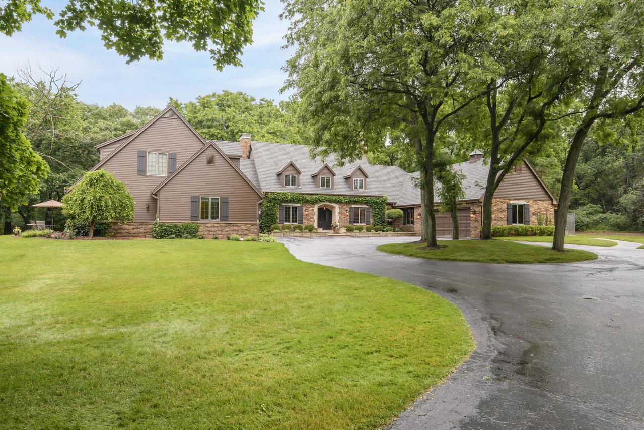 S48W28946 Parke Ln, Genesee, WI 53189