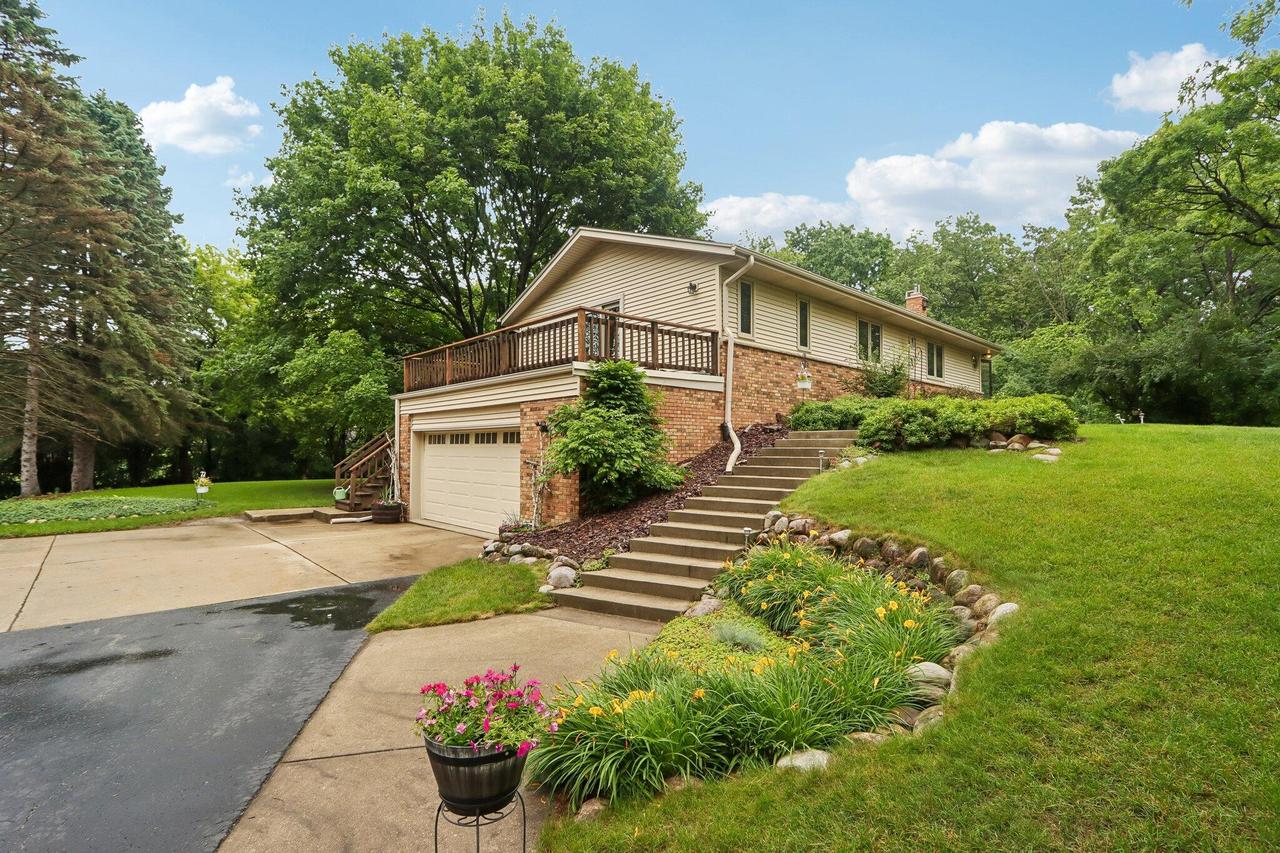 N40W32786 Wildwood Ln, Nashotah, WI 53058