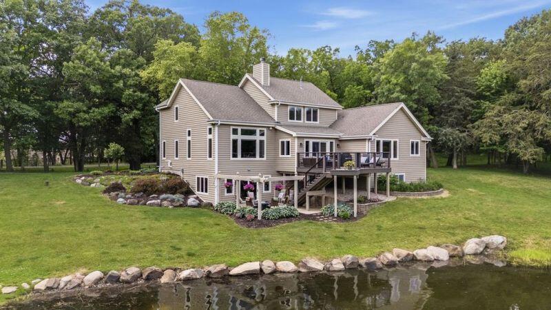 960 S Wayfare Trl, Summit, WI 53066