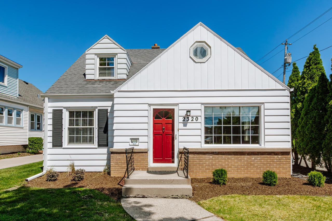2320 N 68th St, Wauwatosa, WI 53213