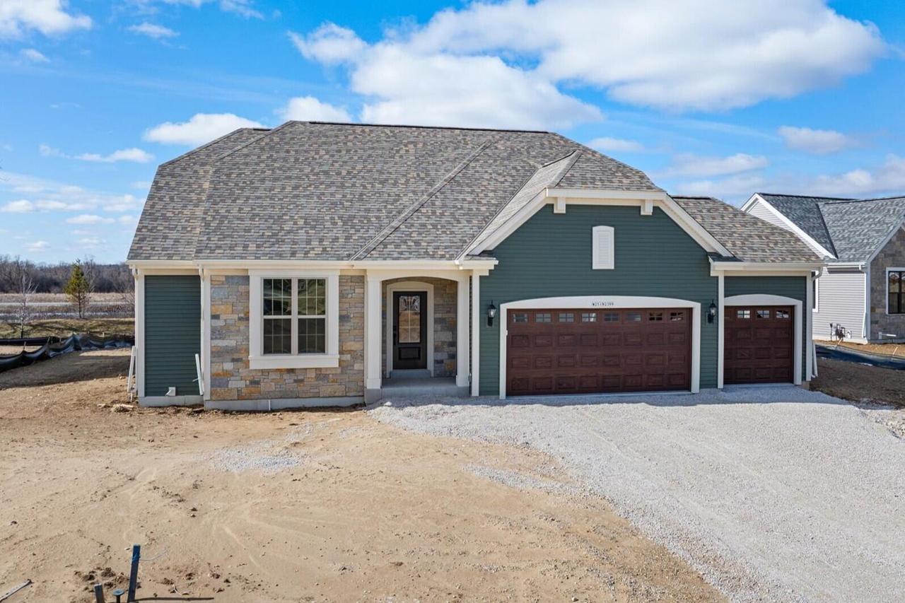 W251N2399 Valleyview Cir, Pewaukee, WI 53072