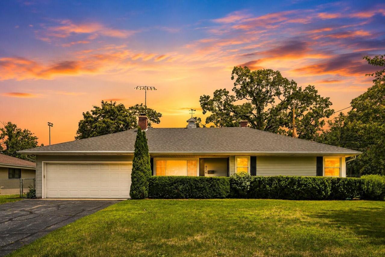 926 Parkview Ln, Mukwonago, WI 53149