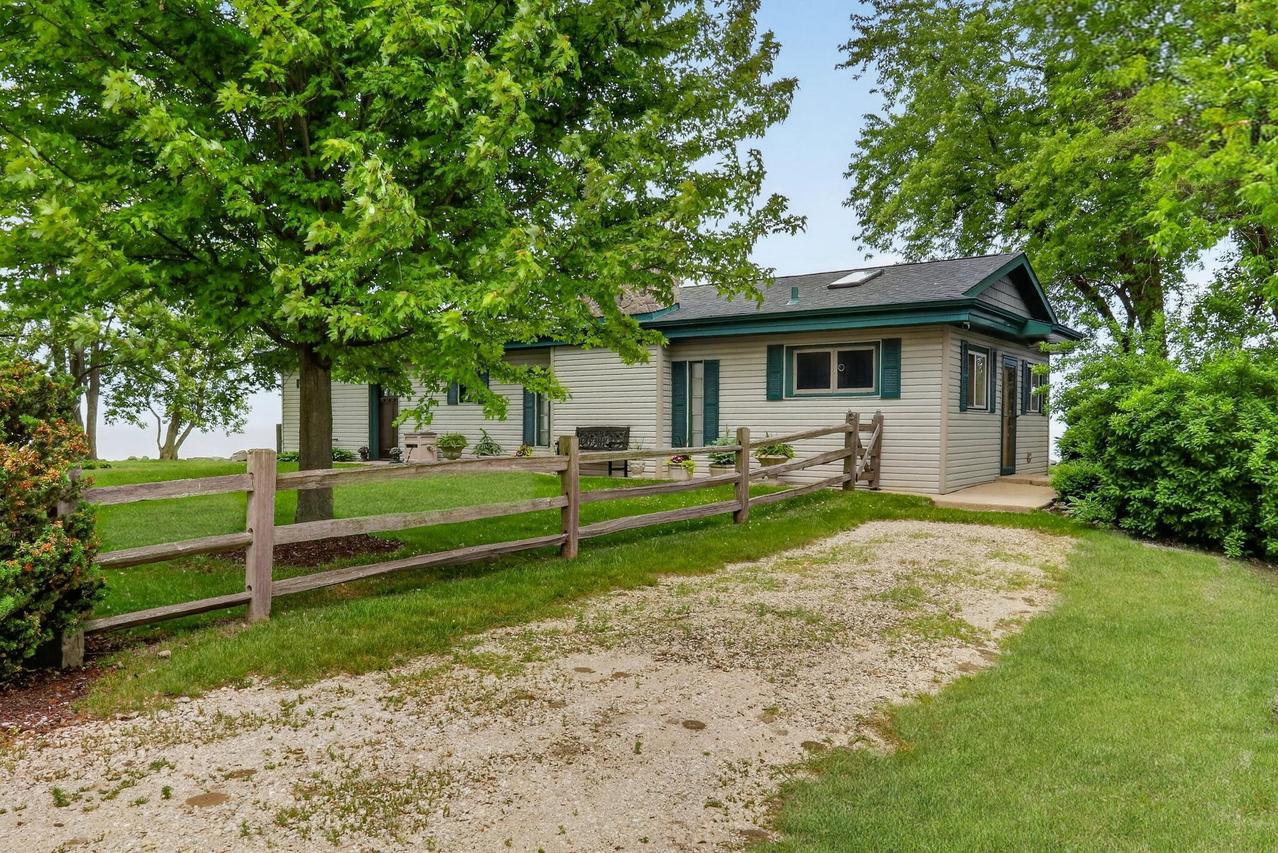 9721 Lakeshore Dr, Pleasant Prairie, WI 53158