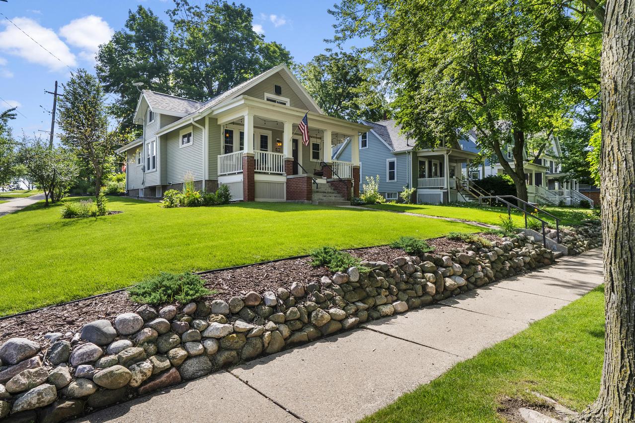 811 Harvey Ave, Watertown, WI 53094