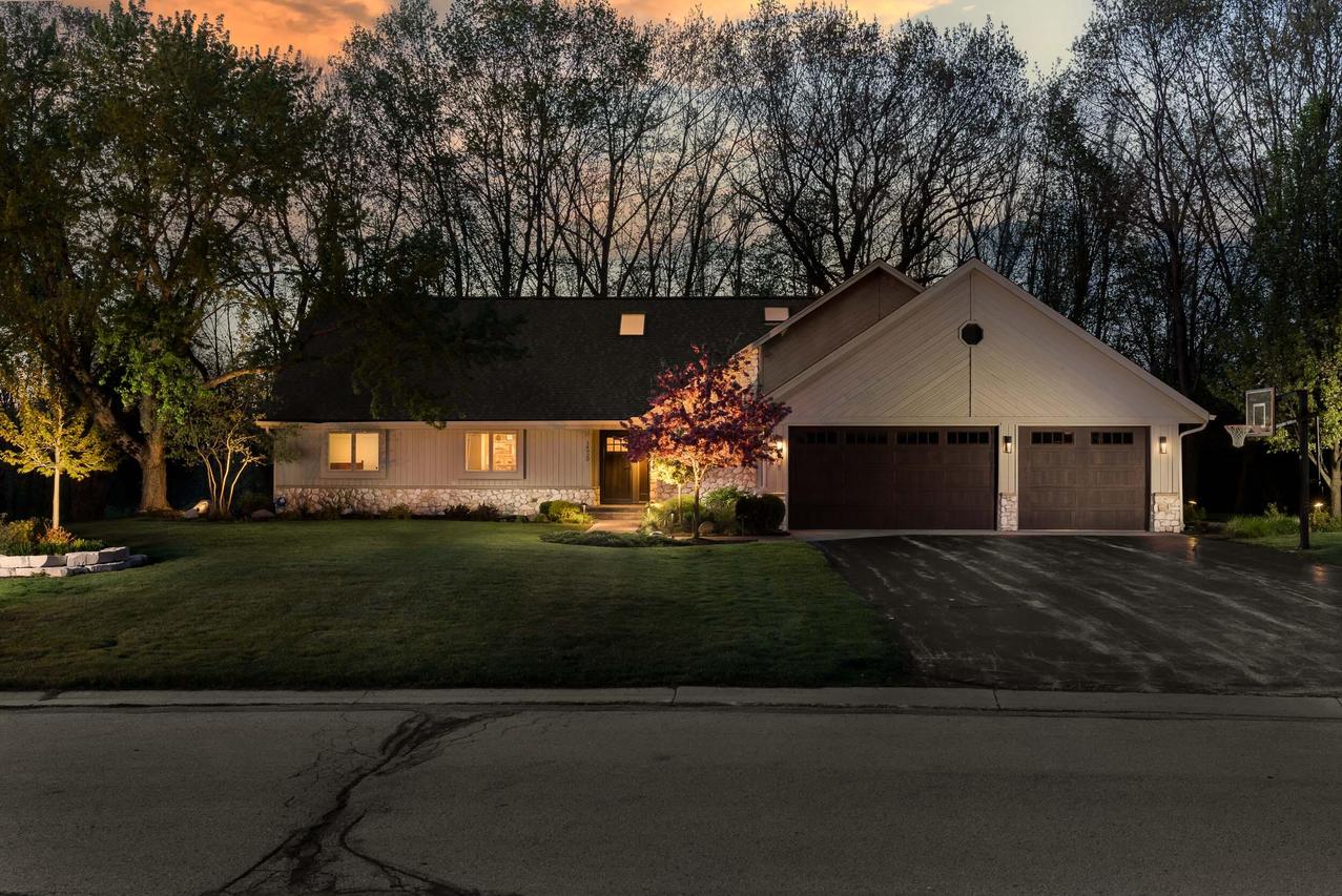 14920 Clare-bridge Ln, Brookfield, WI 53005