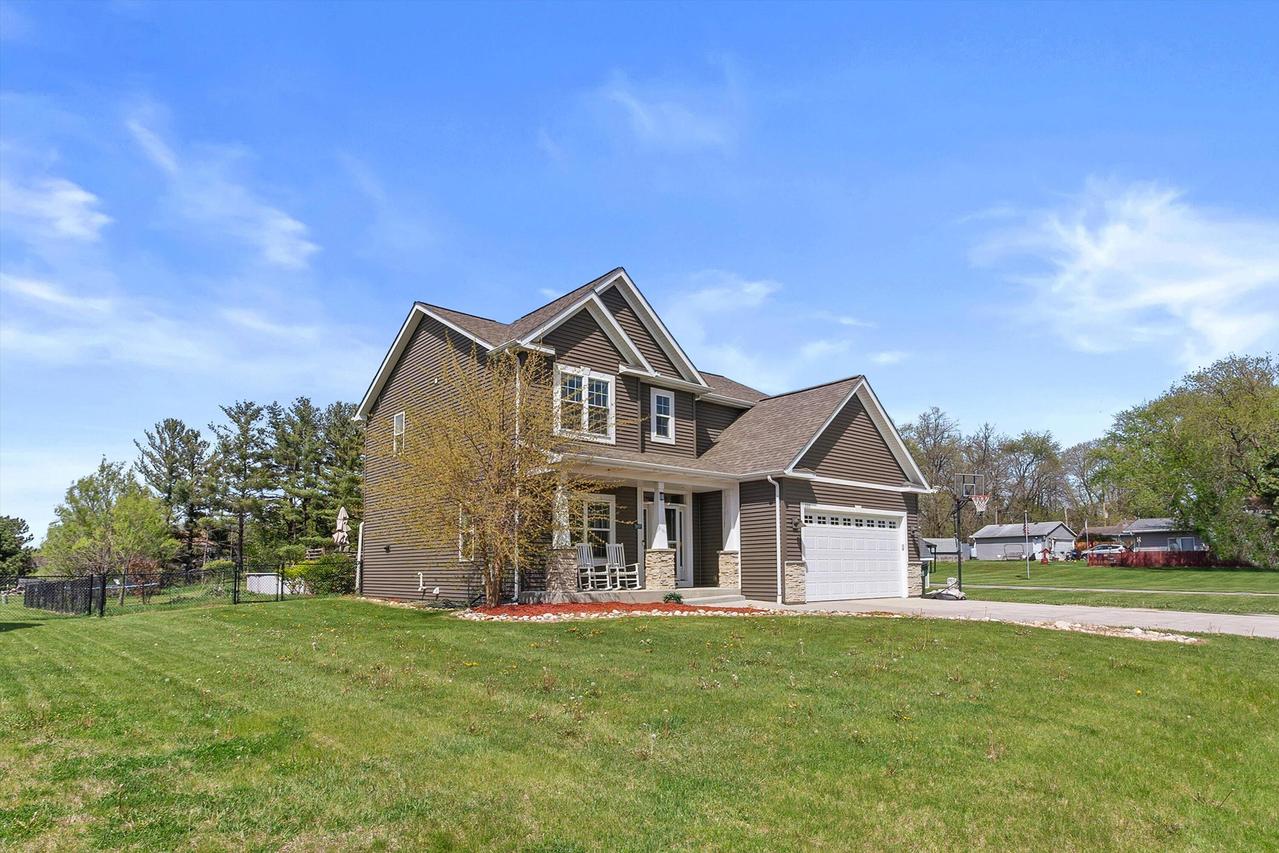 320 W Hunt Ave, Twin Lakes, WI 53181