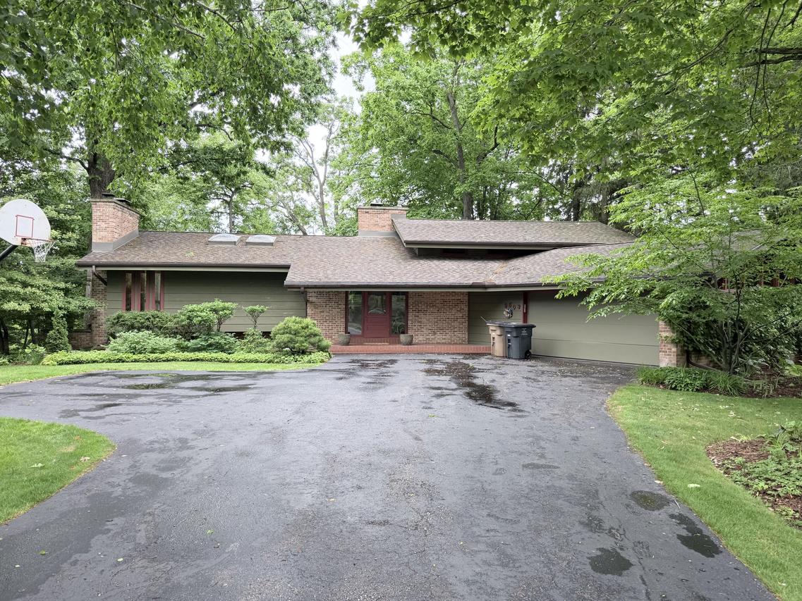 9503 N Wakefield Ct, Bayside, WI 53217