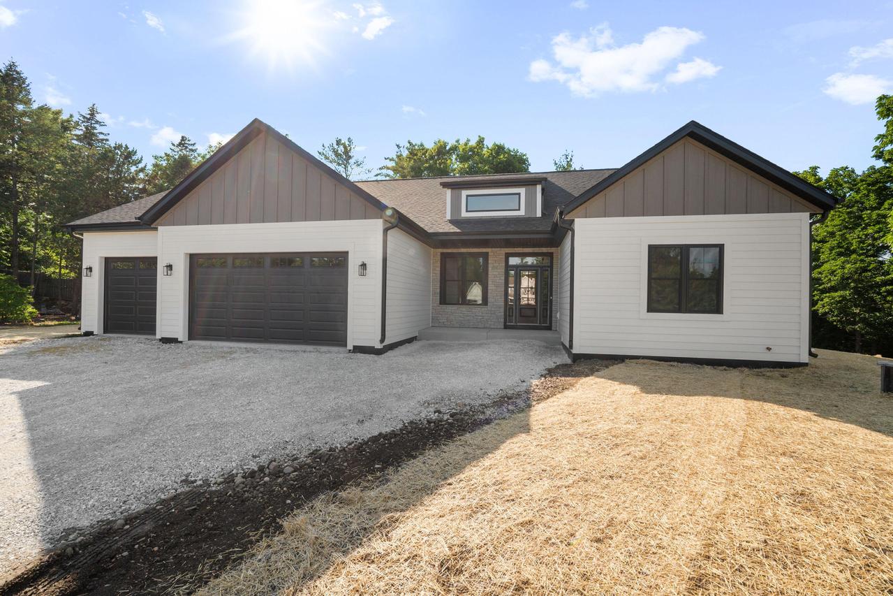 W332N4520 Grace Ct, Nashotah, WI 53058