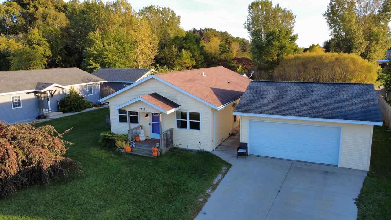 1911 Flambeau St, Manitowoc, WI 54220