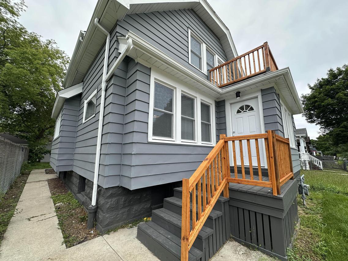3715 N 22nd St, Milwaukee, WI 53206
